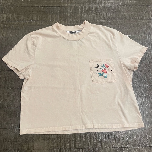 Volcom crop tee. Cream with “unite for this” graphic message. Feminine, rainbow - Picture 1 of 7